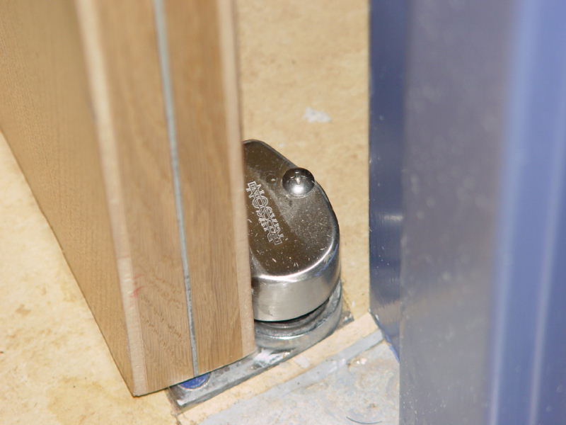 Bottom pivot · frame side